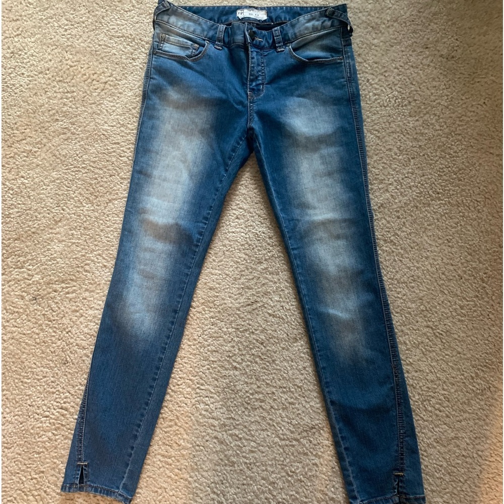 Free People Skinny crop jeans. Size 27